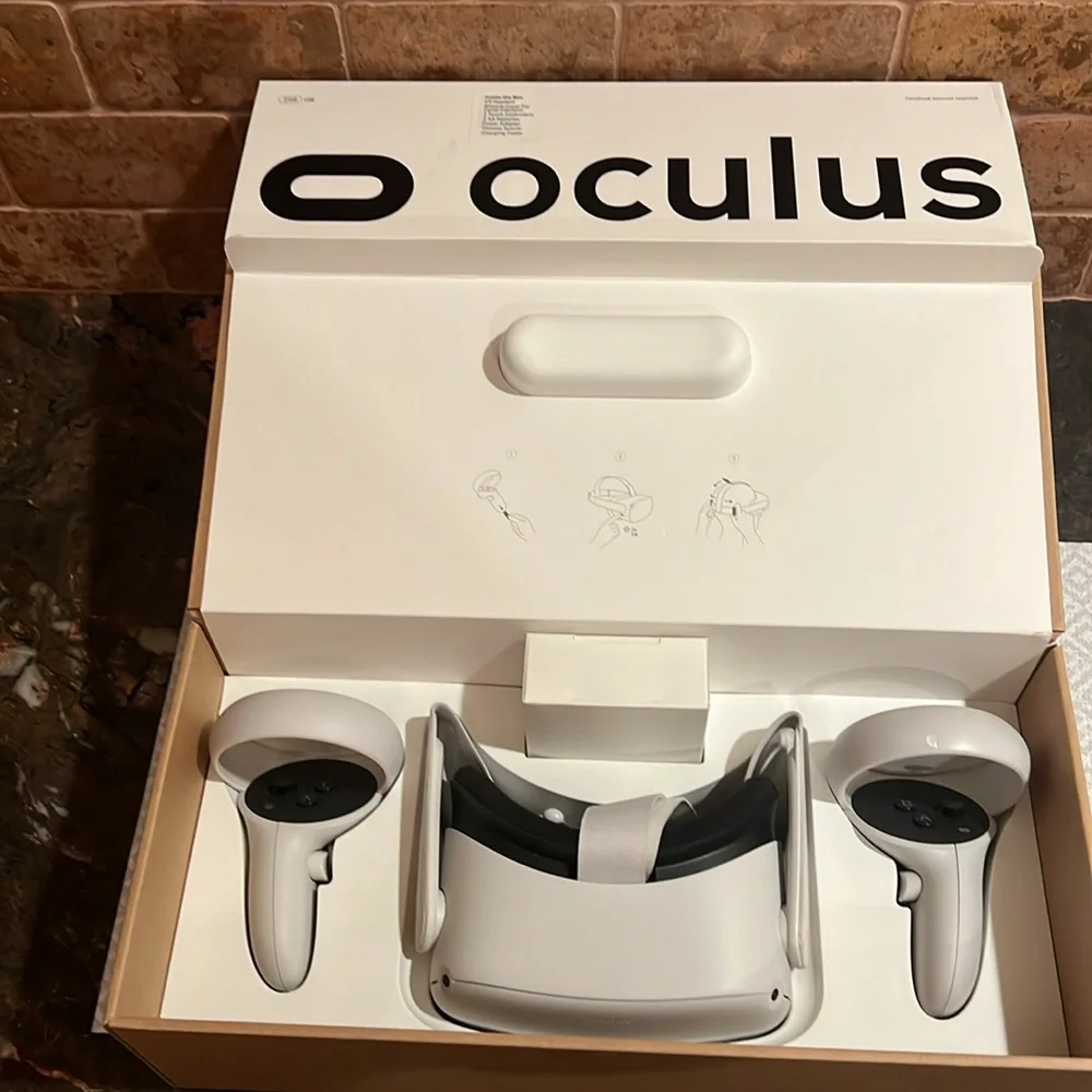 Oculus headset with 2 Controllers working brand new!